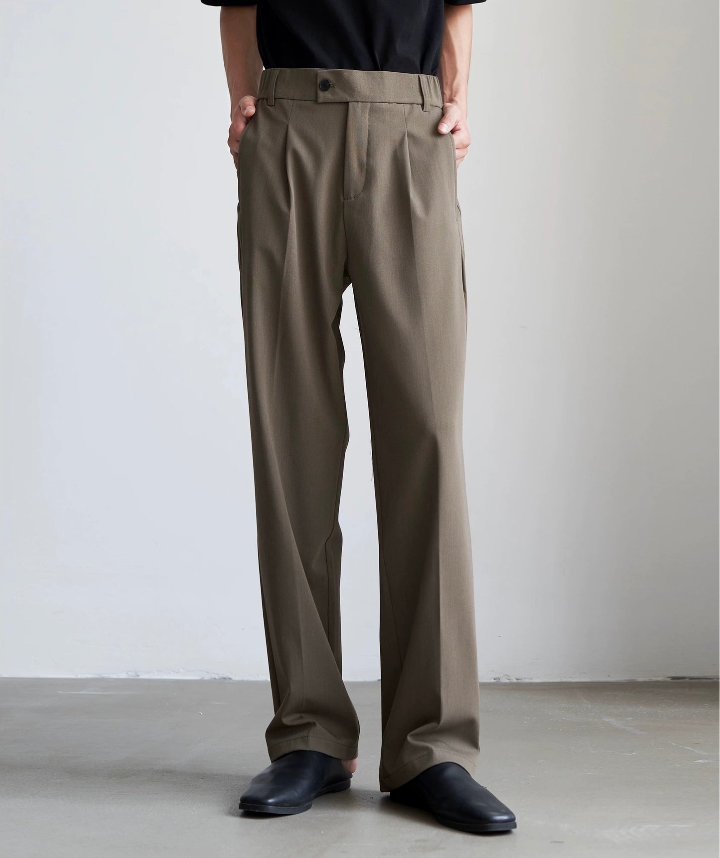 Single Pleated Casual Pants