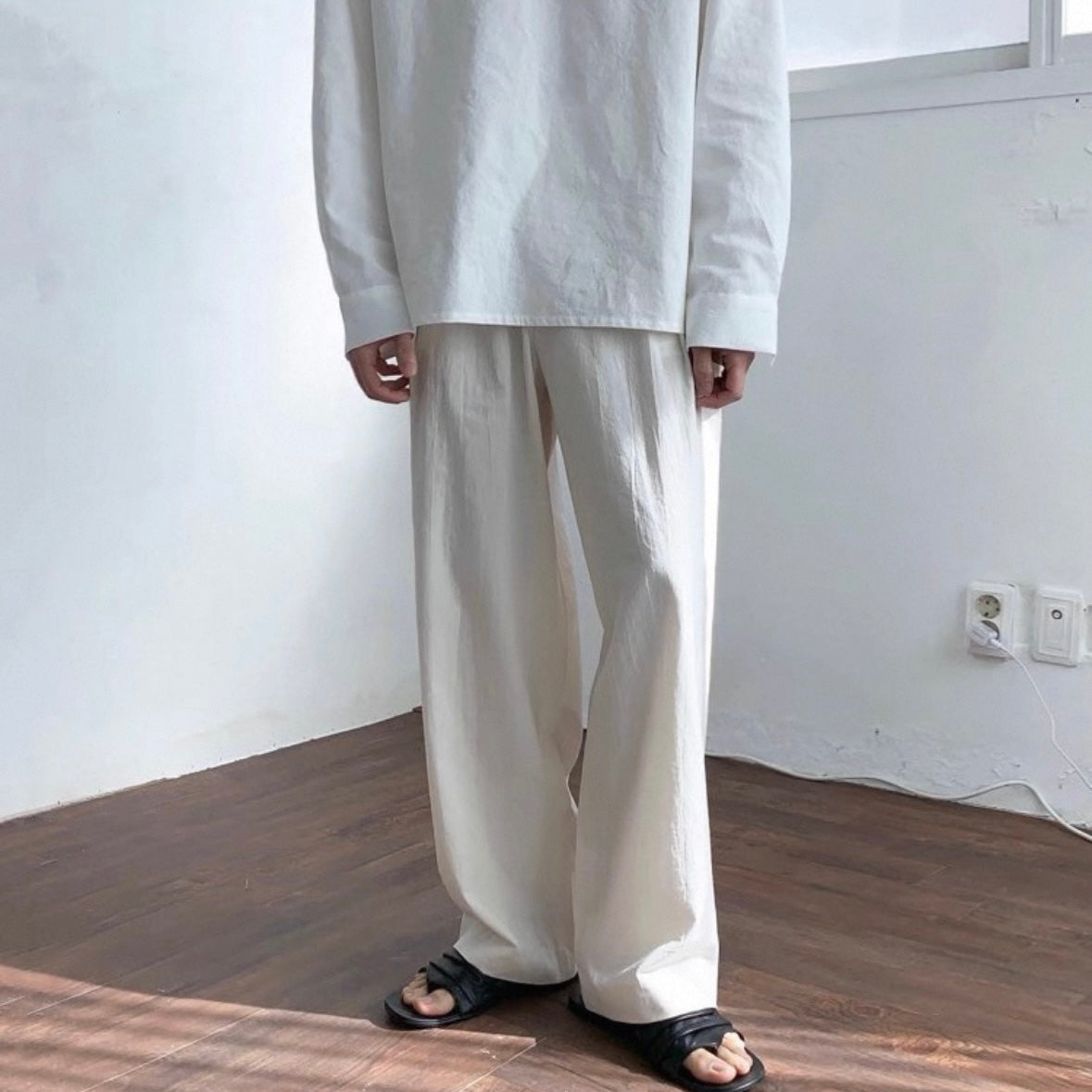 Lightweight Linen Wide-Leg Pants