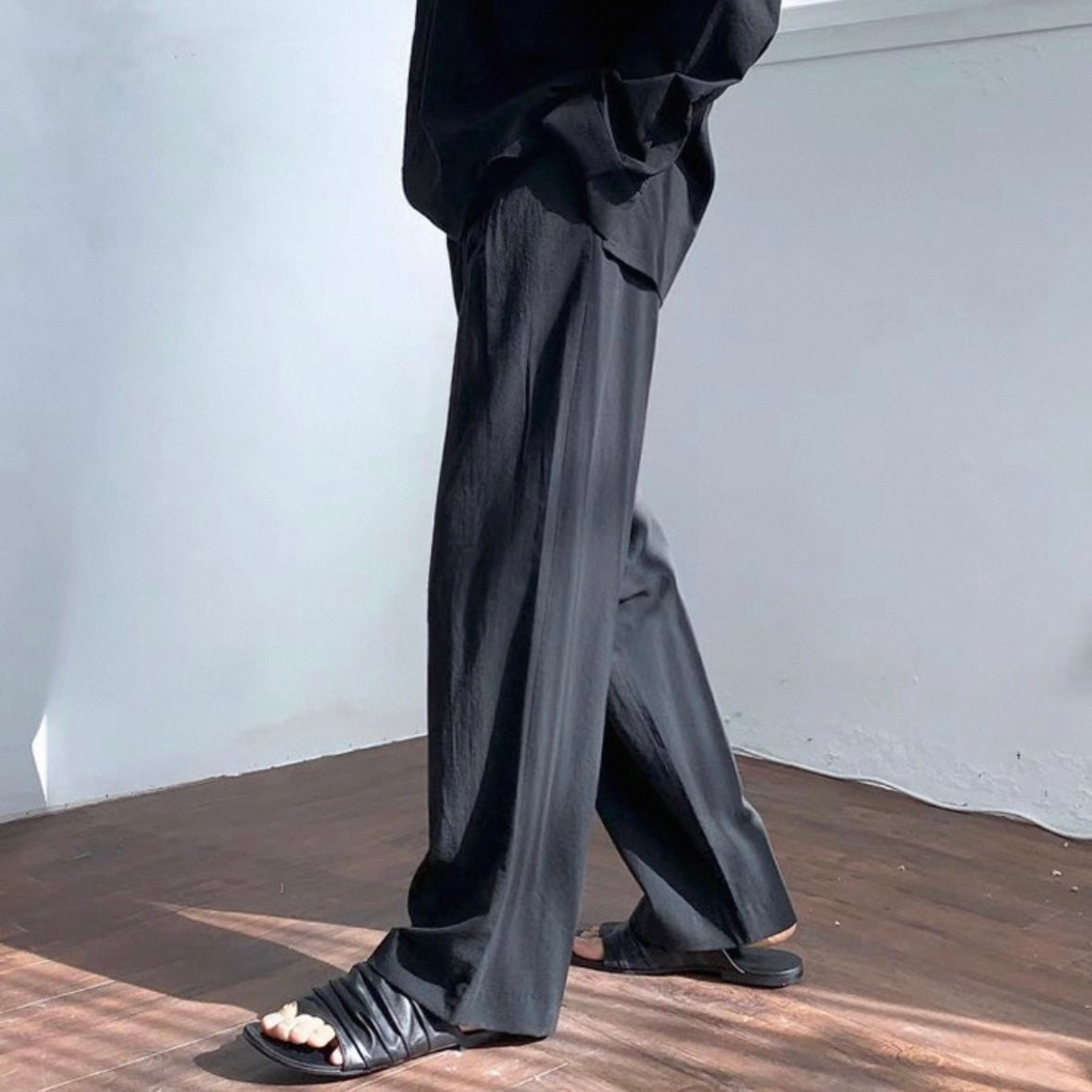 Lightweight Linen Wide-Leg Pants