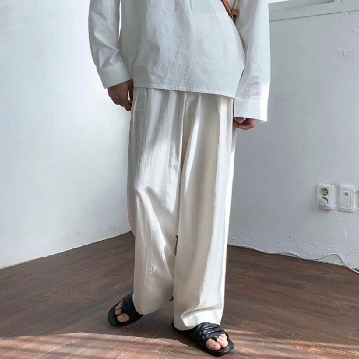 Lightweight Linen Wide-Leg Pants