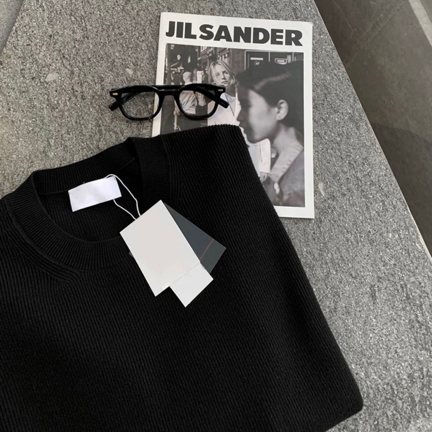 Round-neck bottom shirt