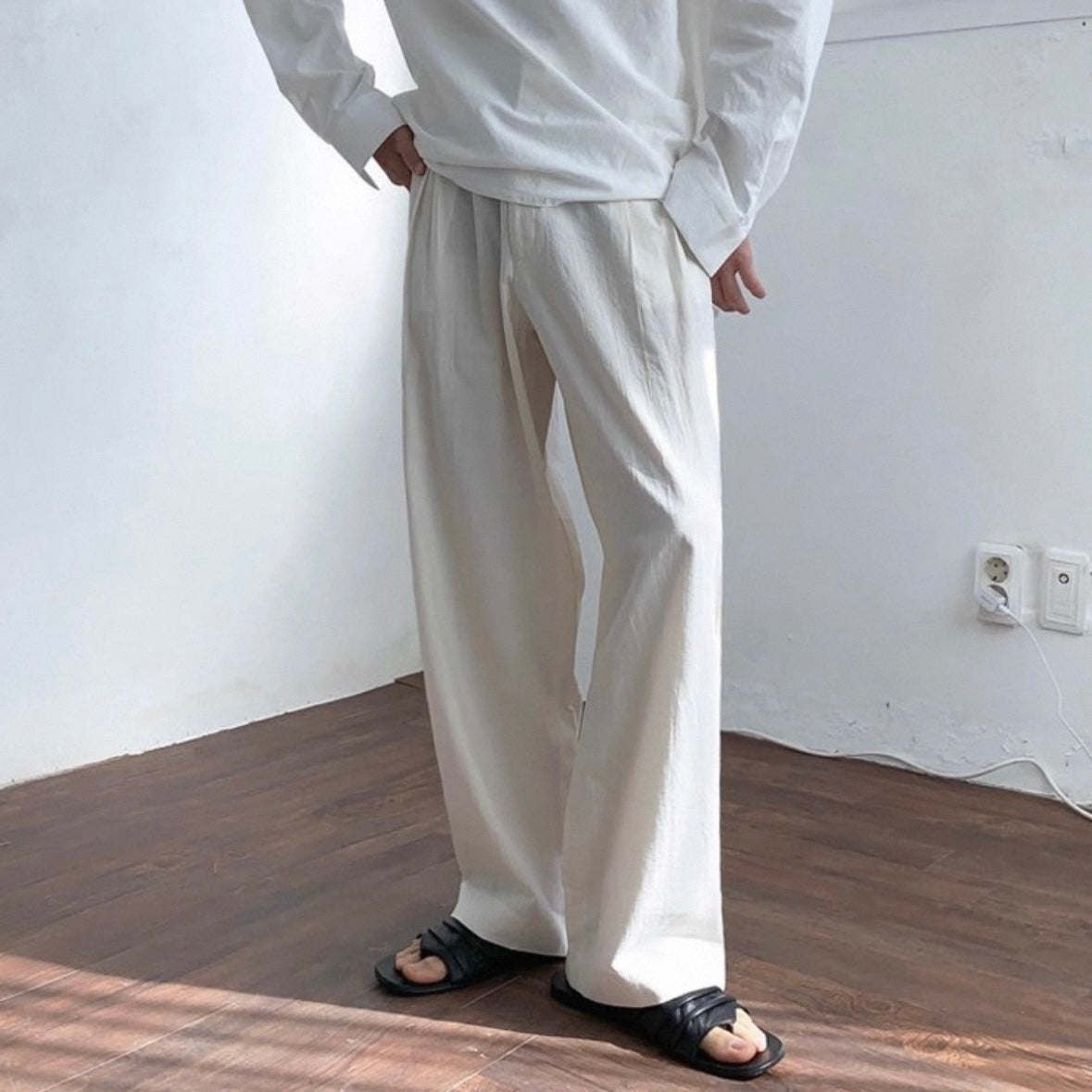 Lightweight Linen Wide-Leg Pants