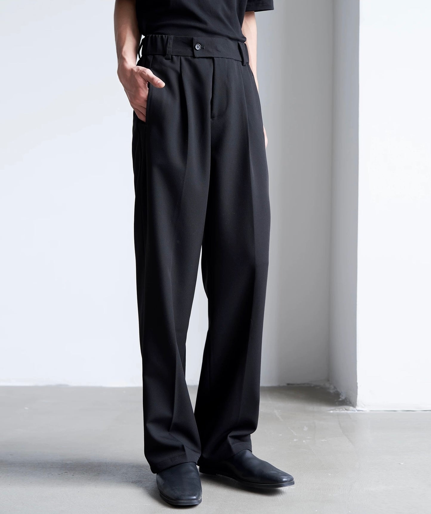 Single Pleated Casual Pants