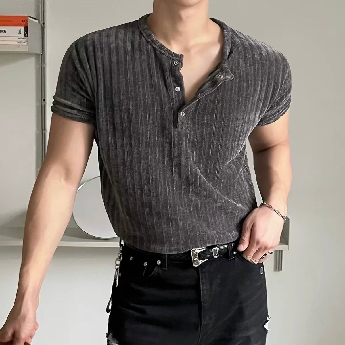Minimal Henley Fit Tee