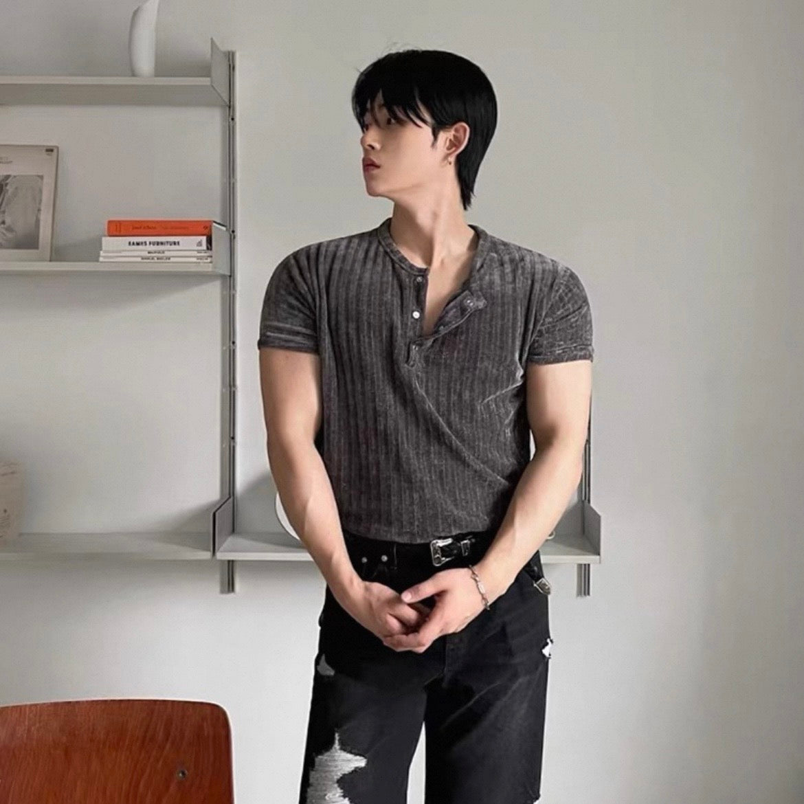 Minimal Henley Fit Tee