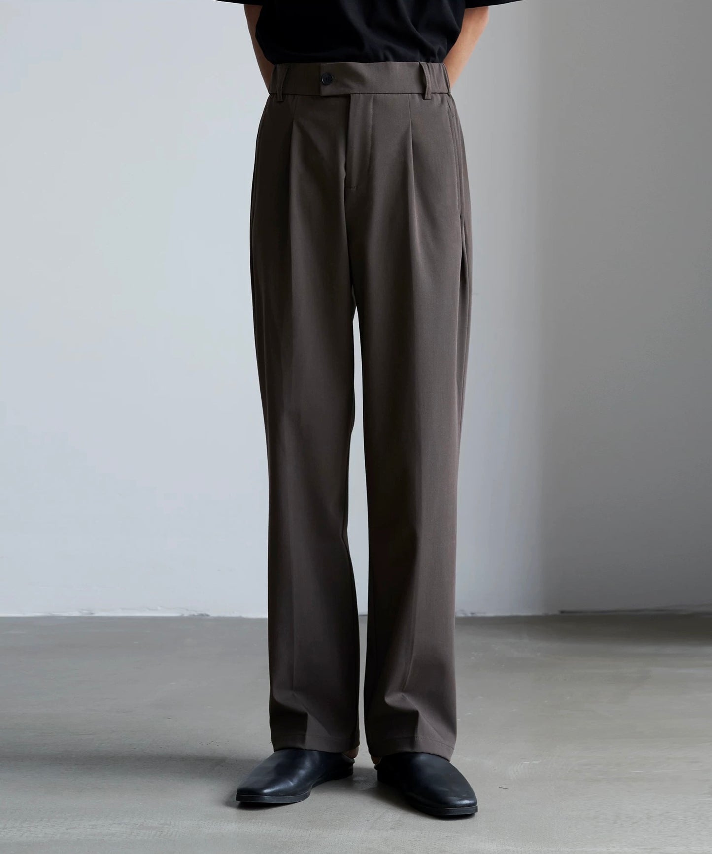 Single Pleated Casual Pants