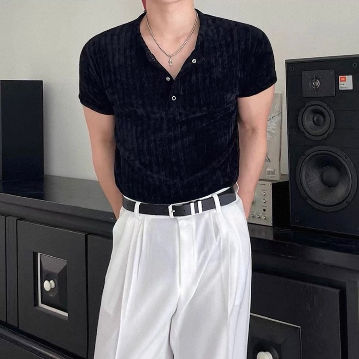 Minimal Henley Fit Tee