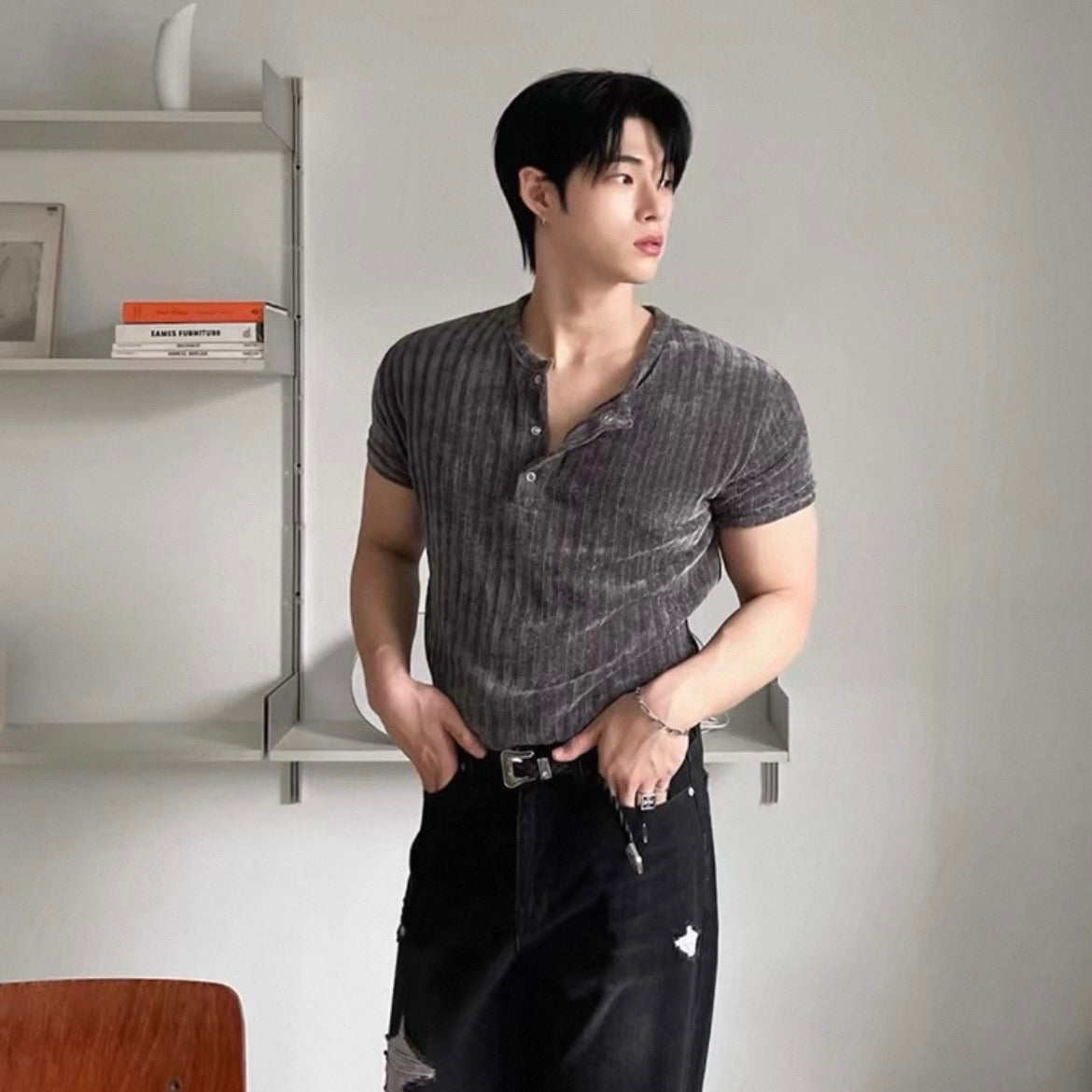 Minimal Henley Fit Tee