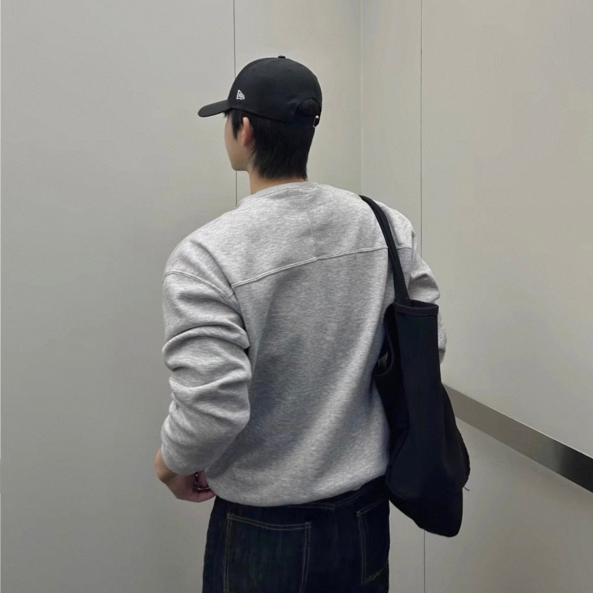 Daily Raglan Sweatshirt