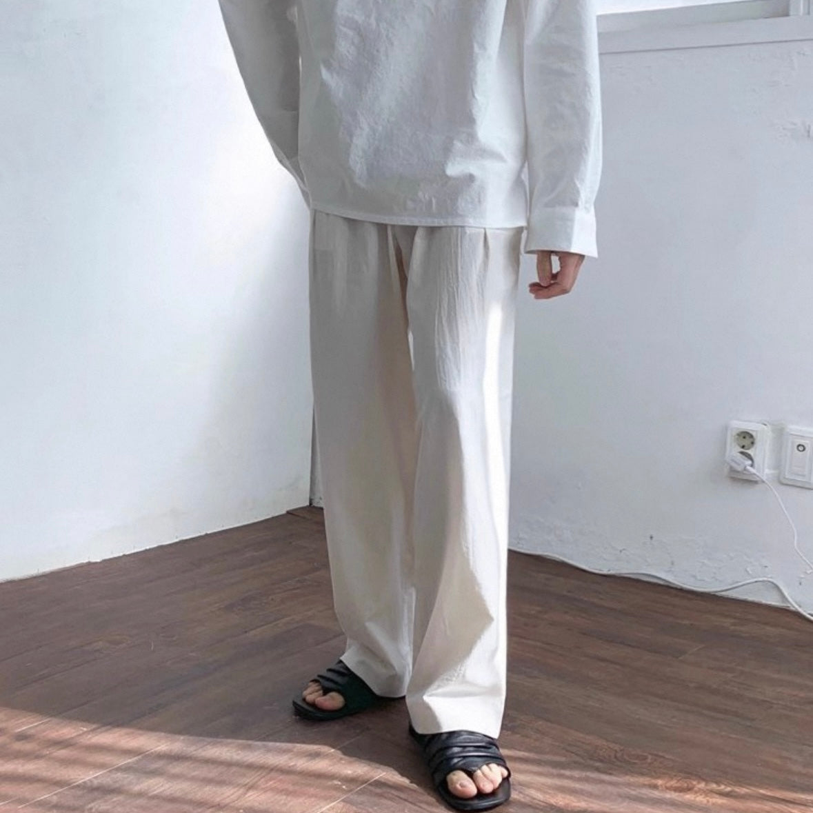 Lightweight Linen Wide-Leg Pants