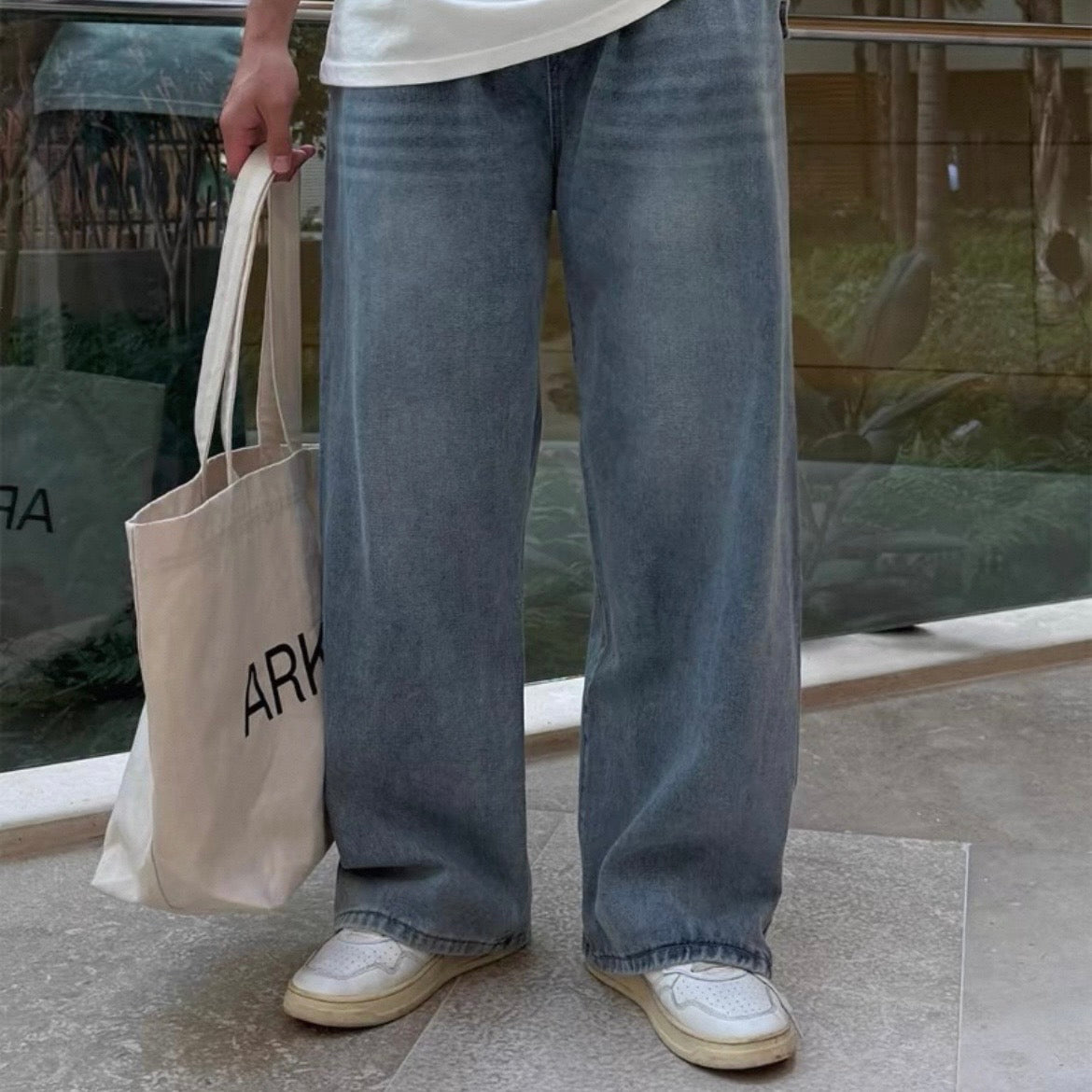 Retro Wide-Legged Jeans