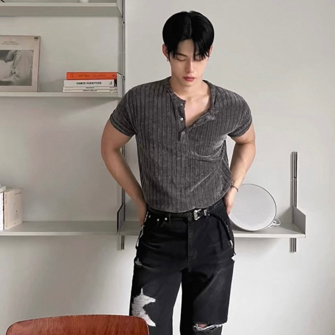 Minimal Henley Fit Tee