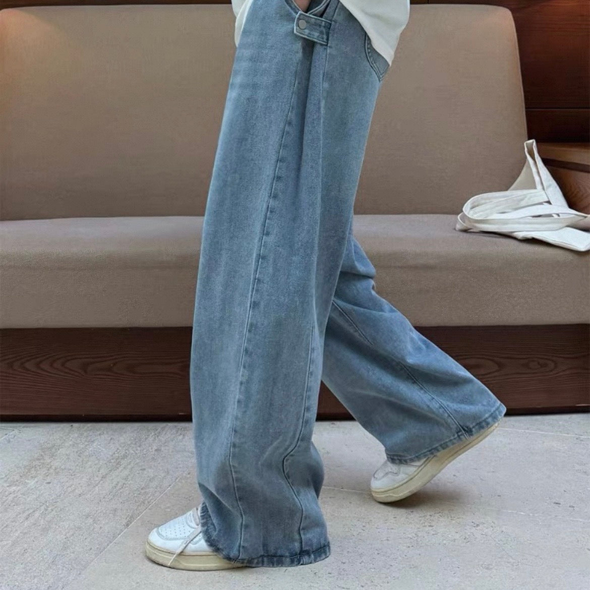 Retro Wide-Legged Jeans