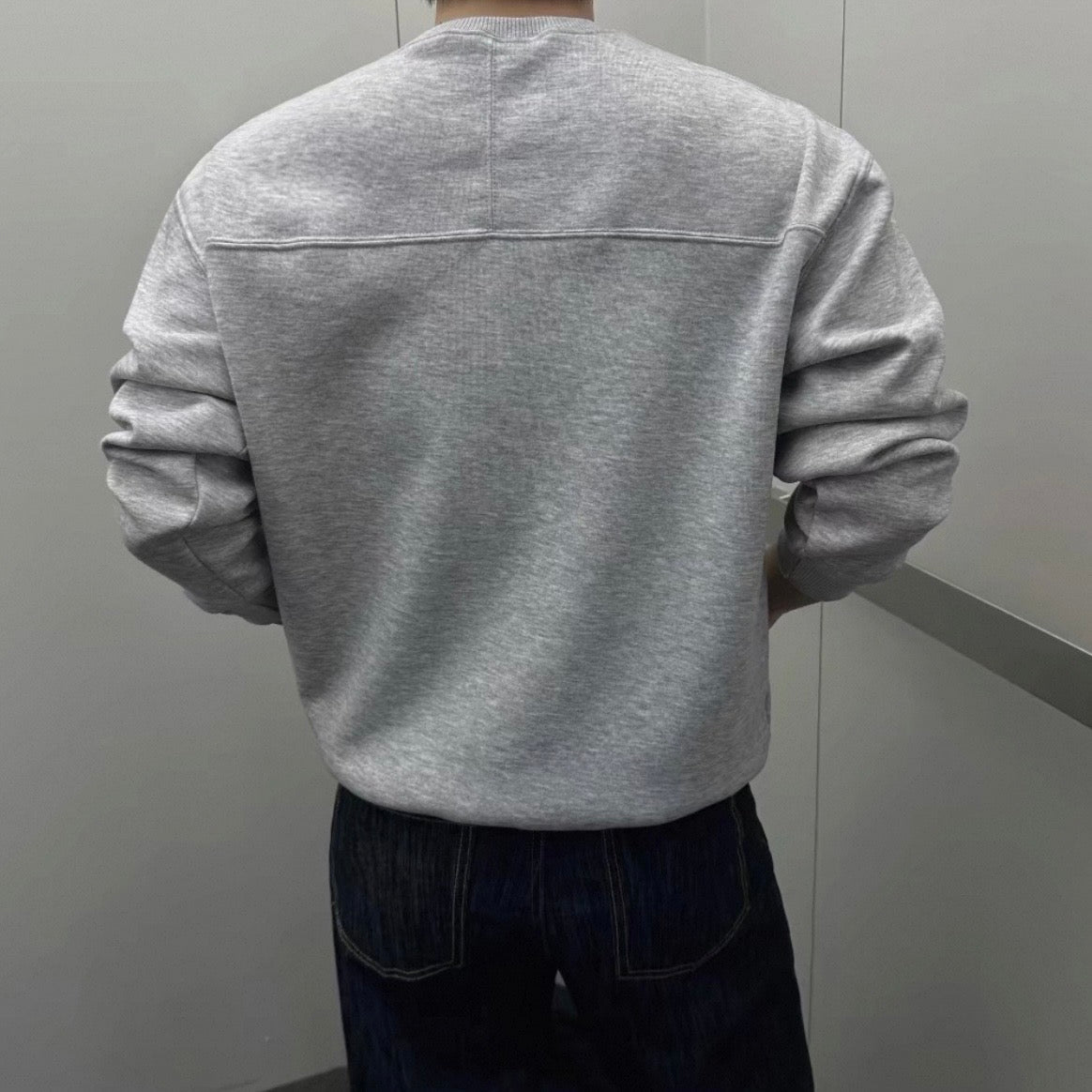 Daily Raglan Sweatshirt
