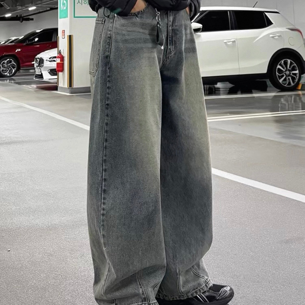 Cleanfit Wide-Leg Jeans