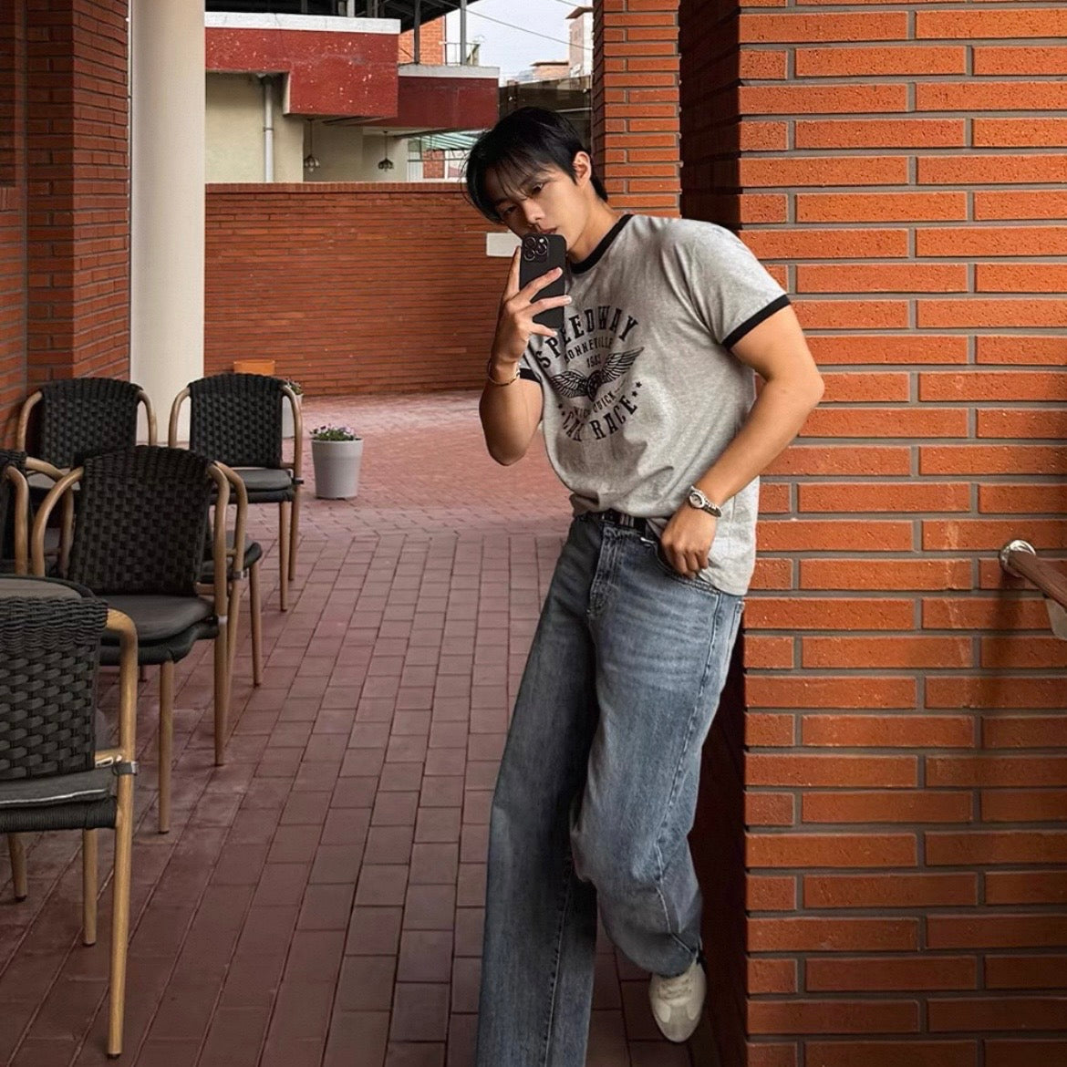 Retro Color-Block Commuter T-Shirt