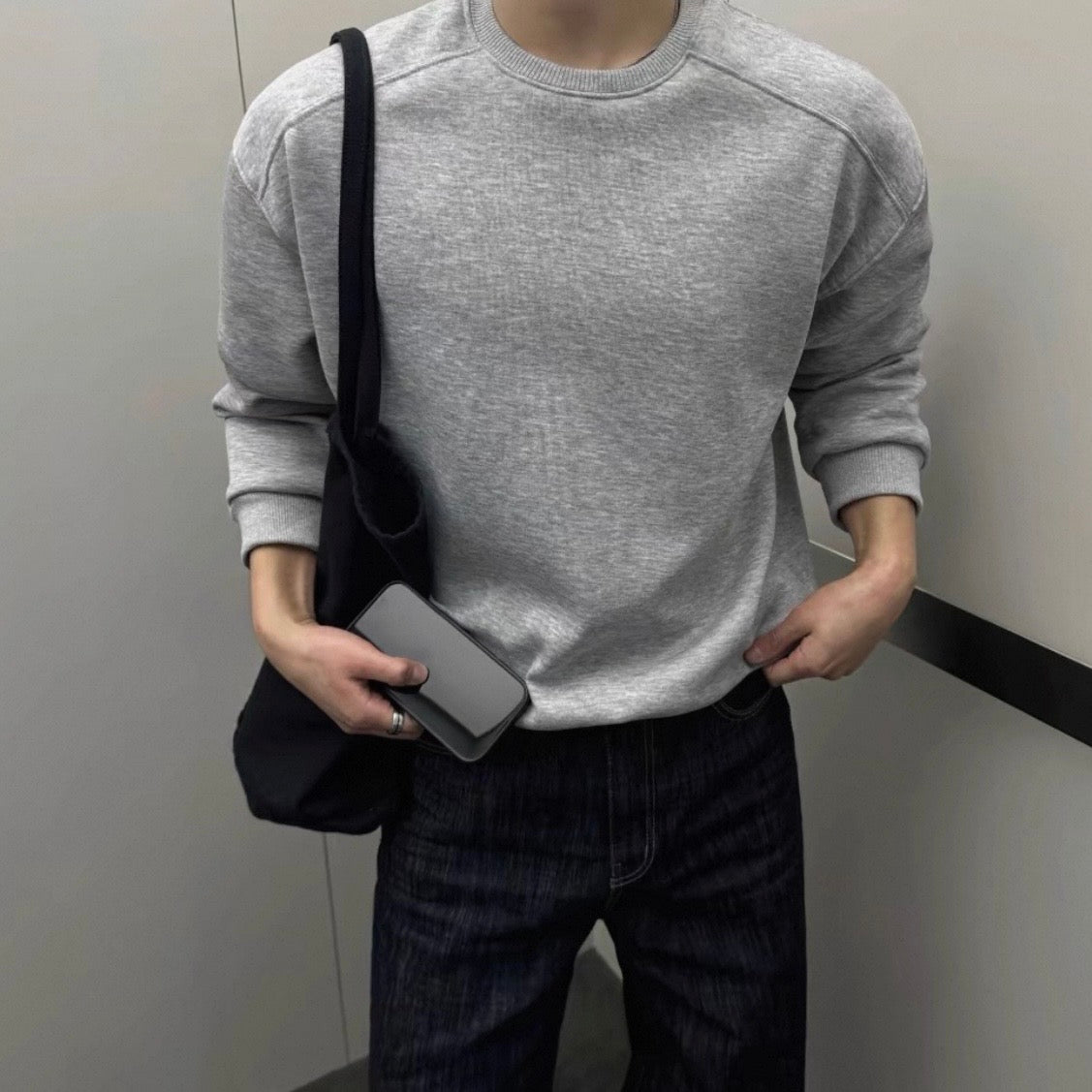 Daily Raglan Sweatshirt