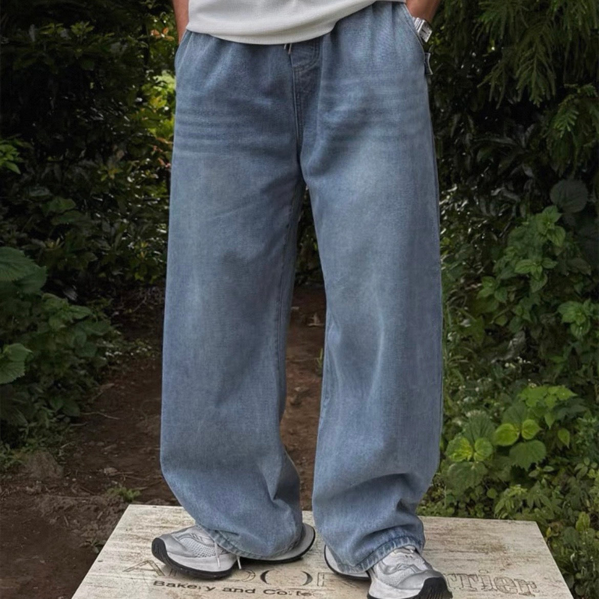 Retro Wide-Legged Jeans
