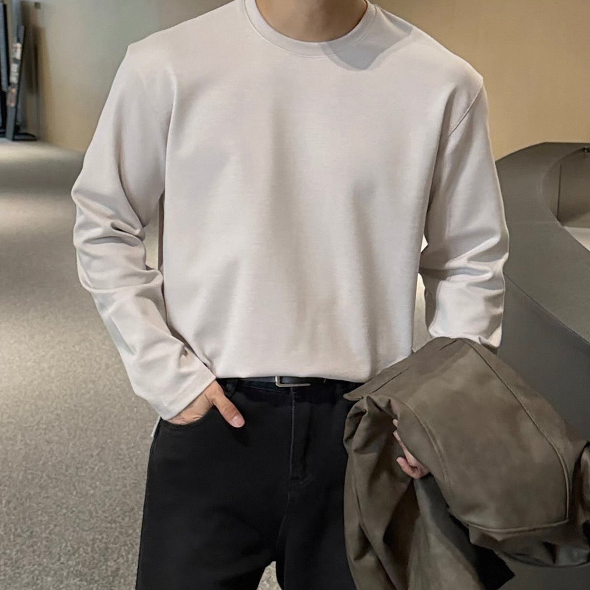 Minimal Silhouette Long Sleeve Tee