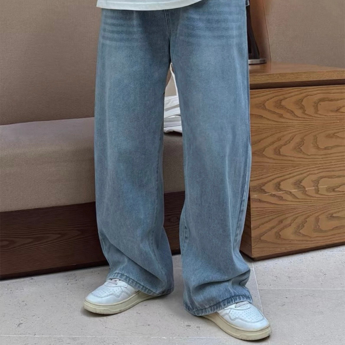 Retro Wide-Legged Jeans