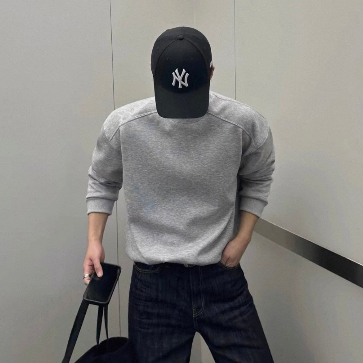 Daily Raglan Sweatshirt